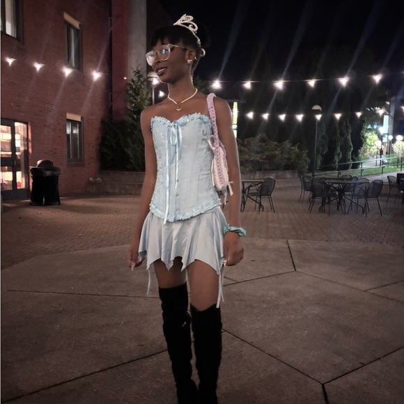 Meet your Posher, Roxxy - Picture 3 of 4